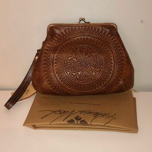 patricia nash savena clutch